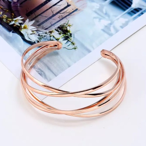 NEW💙💎PRETTY ROSE💗GOLD TONE CRISS CROSS CUFF💎💙 - Picture 2 of 3